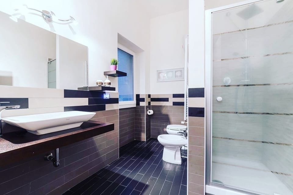 Elite Triple Room | Bathroom | Rainfall showerhead, hair dryer, bathrobes, bidet