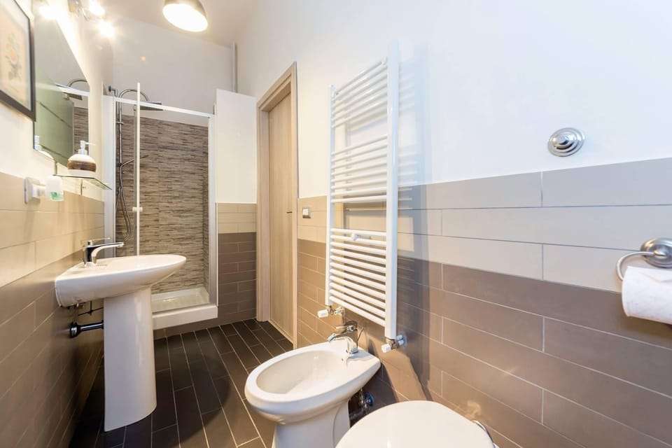 Comfort Double Room | Bathroom | Rainfall showerhead, hair dryer, bathrobes, bidet