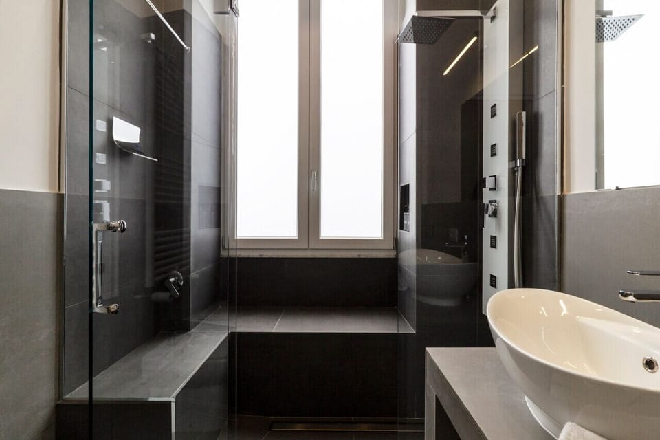 Luxury Suite, 1 Queen Bed, Non Smoking, Balcony | Bathroom | Shower, hydromassage showerhead, eco-friendly toiletries, hair dryer