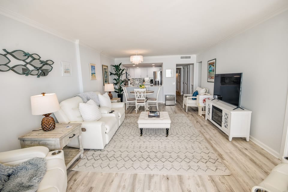 Condo, 2 Bedrooms | Living area