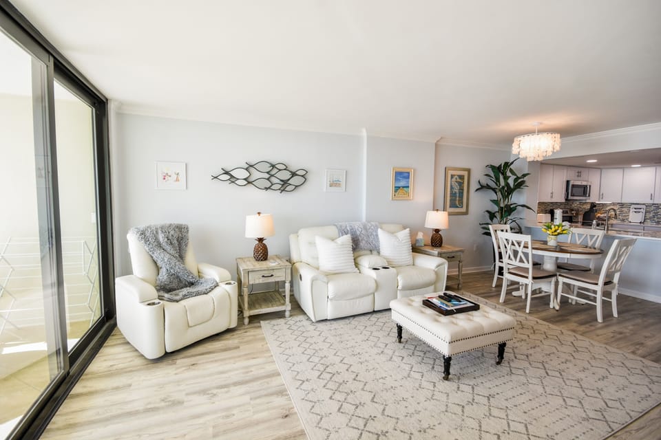 Condo, 2 Bedrooms | Living area