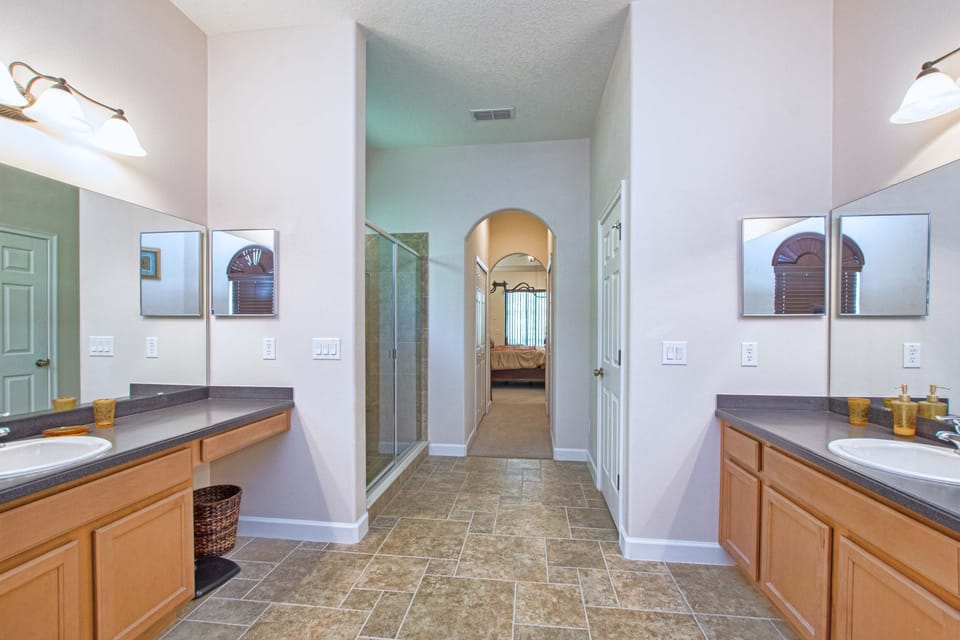 Private Oasis With Pool & Spa- 3400clr 4 Bedroom Home by RedAwning House in Osceola County