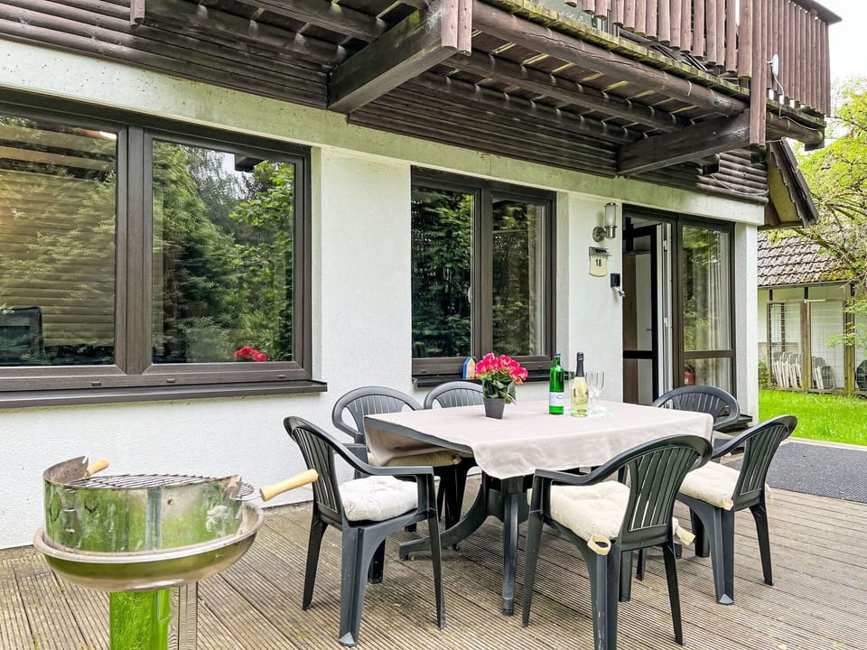 Table, Furniture, Property, Plant, Window, Chair, Interior Design, Building, Architecture, Shade
