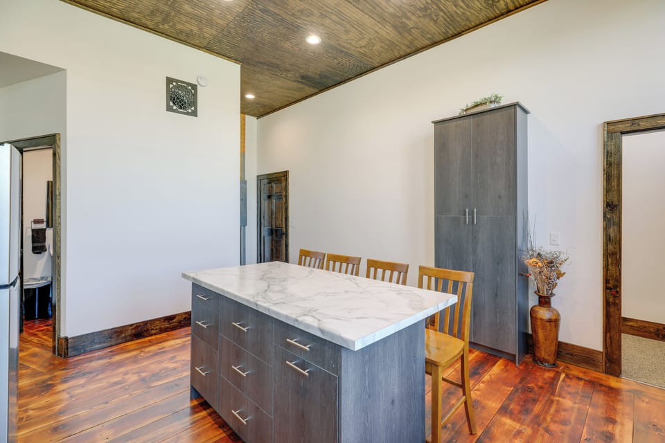 House (5 Bedrooms) | Interior