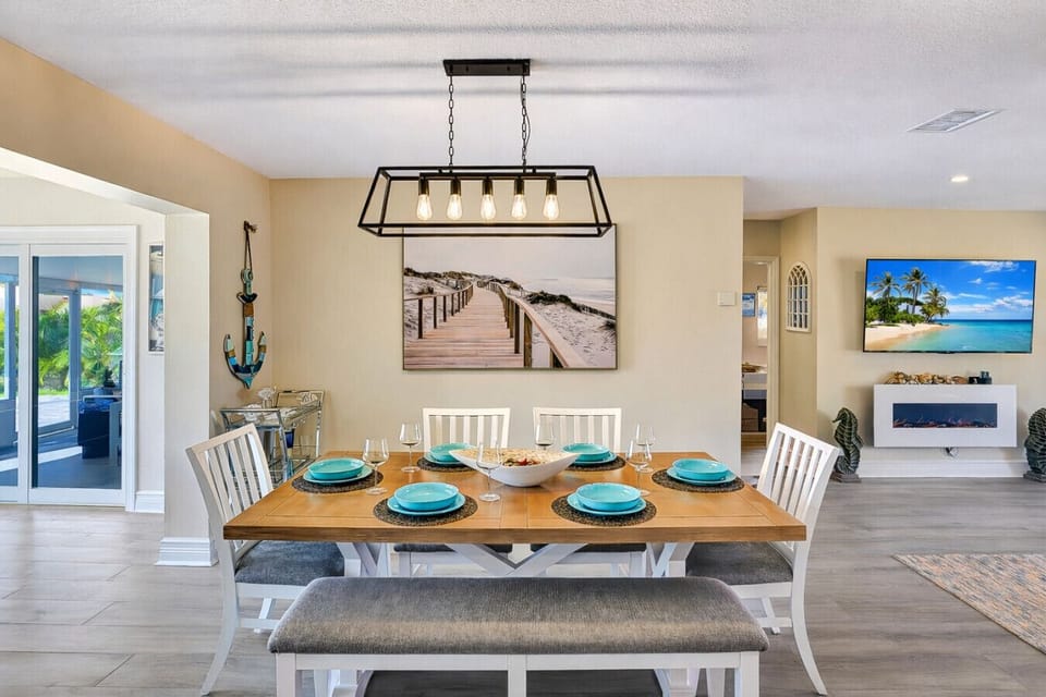 The pool room, dining area, living area and kitchen area are all within a seamless flow. The dining room is the perfect place to eat your delicious kitchen creations, made from the fully equipped kitchen, with seating for 6.