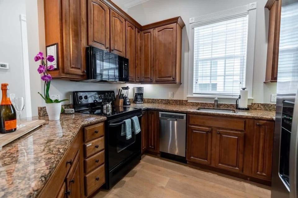 Granite Countertops and Hardwood Floors
