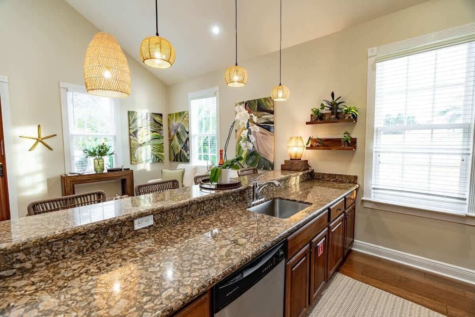 Granite Countertops & Breakfast Bar