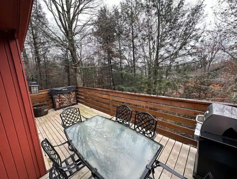 Elevated Deck with dining table and BBQ