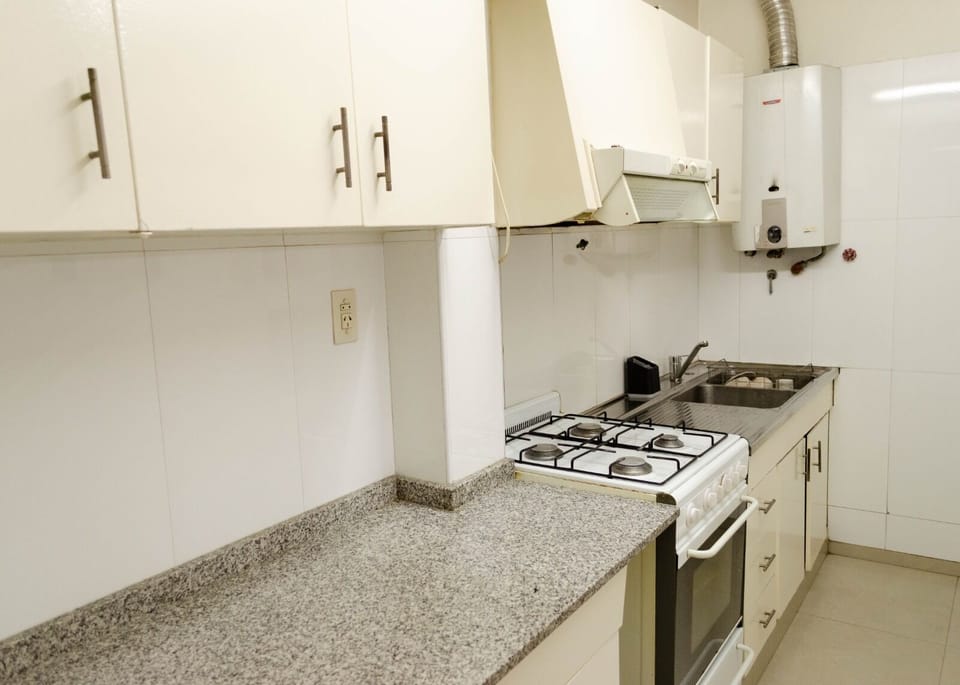 Full-size fridge, oven, toaster, blender