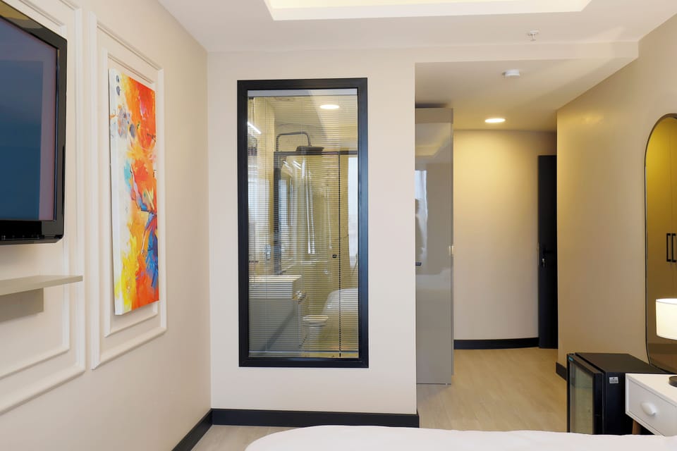 Standard Double Room, 1 Double Bed | Desk, soundproofing, iron/ironing board, free WiFi
