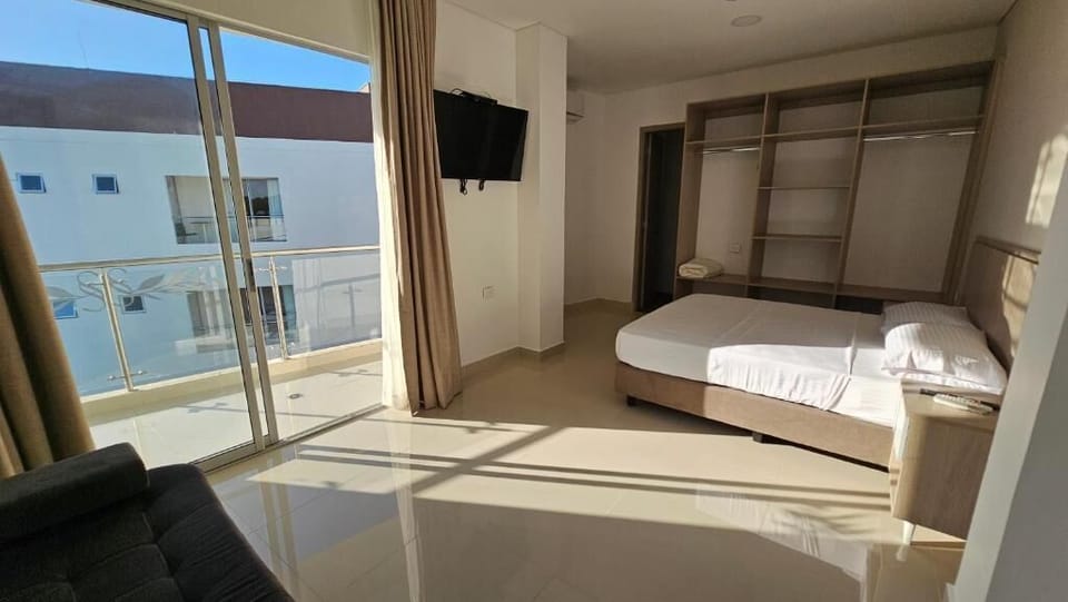 Superior Apartment | Desk, soundproofing, free WiFi, bed sheets