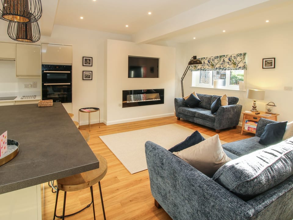 Flat-screen TV, fireplace