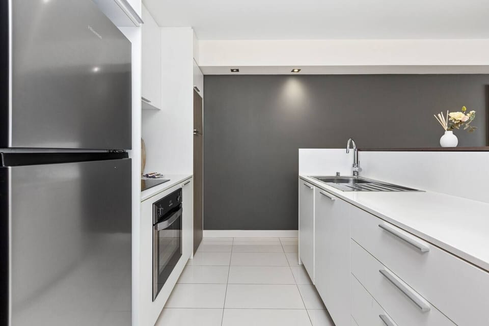 Fully equipped kitchen with modern finishes.