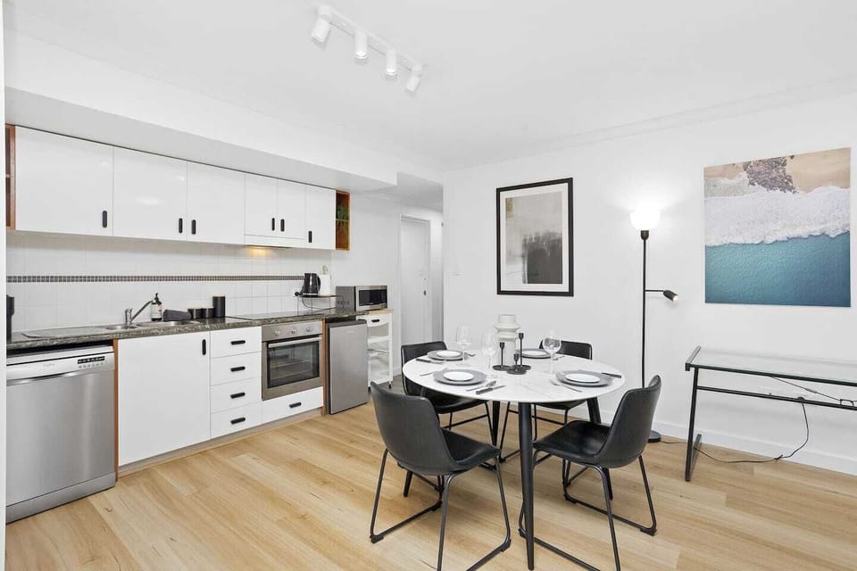 Enjoy contemporary comfort and ultimate convenience during your visit to Perth. This space boasts a sleek, well-stocked kitchen, perfect for preparing home-cooked meals. 