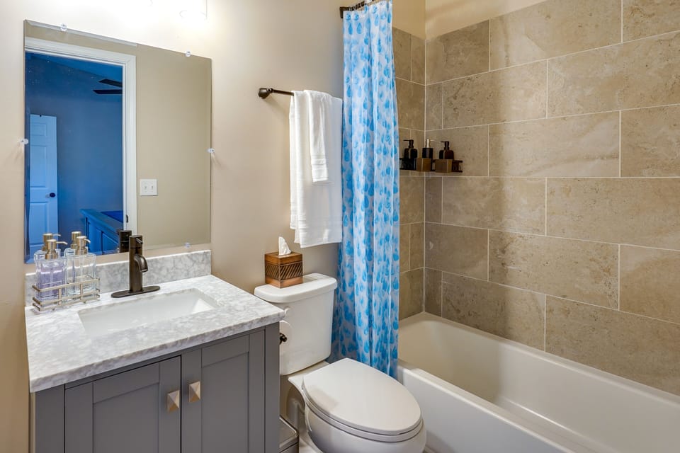En-Suite Bathroom | Complimentary Toiletries