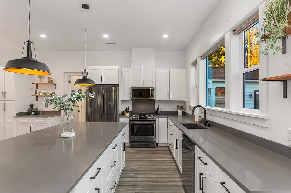 Comfort House | Private kitchen | Fridge, microwave, oven, stovetop