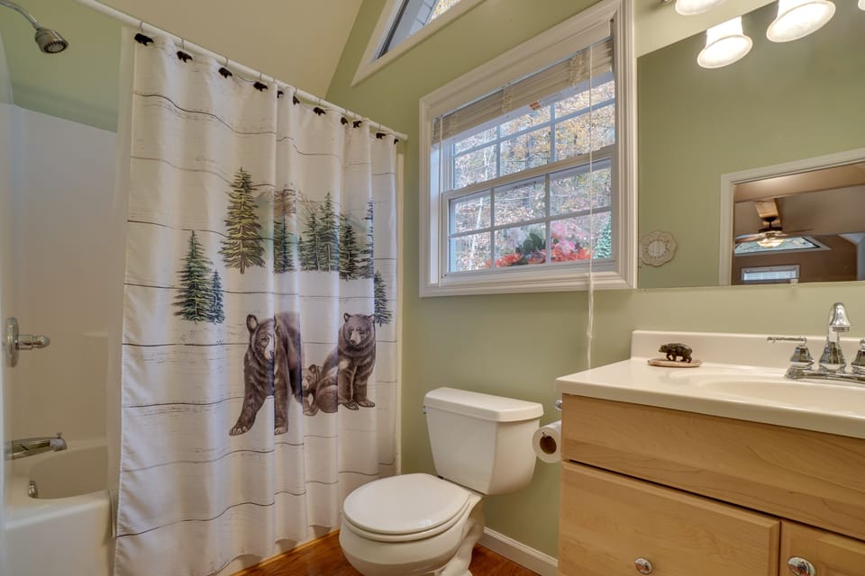 Full Bath | 2nd Floor