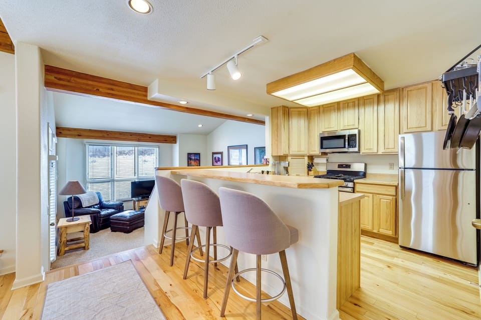 Kitchen | Breakfast Bar Seating