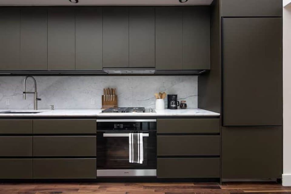 fully equipped kitchen 