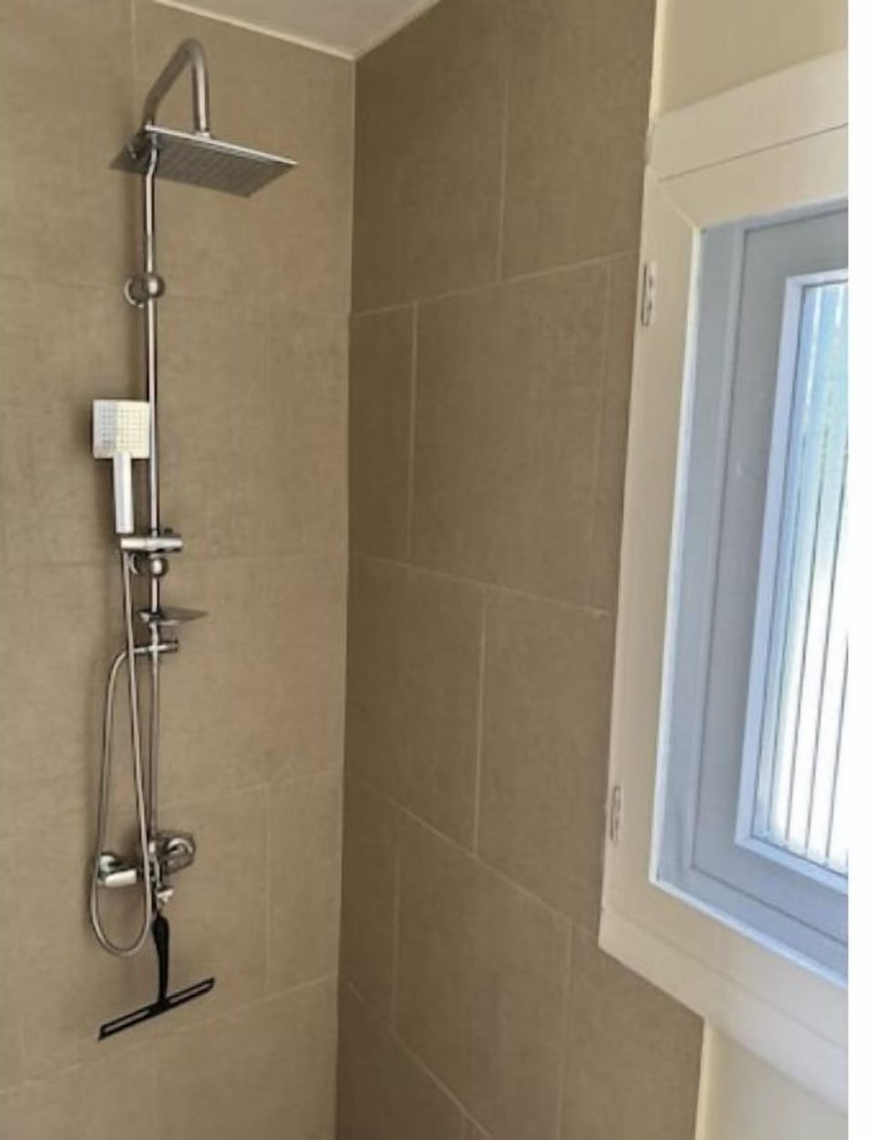 Shower room.