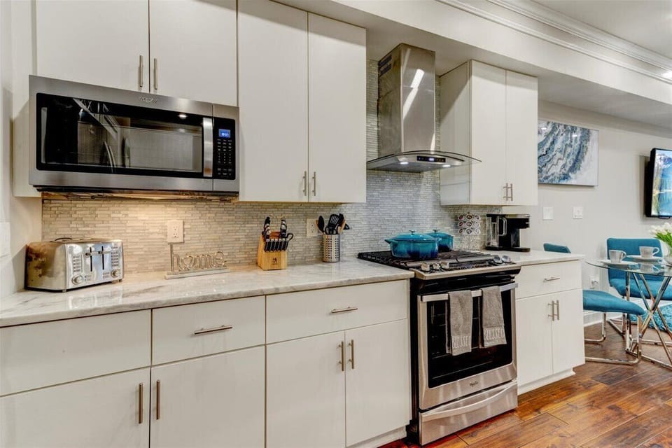 Fully Stocked Luxury Kitchen