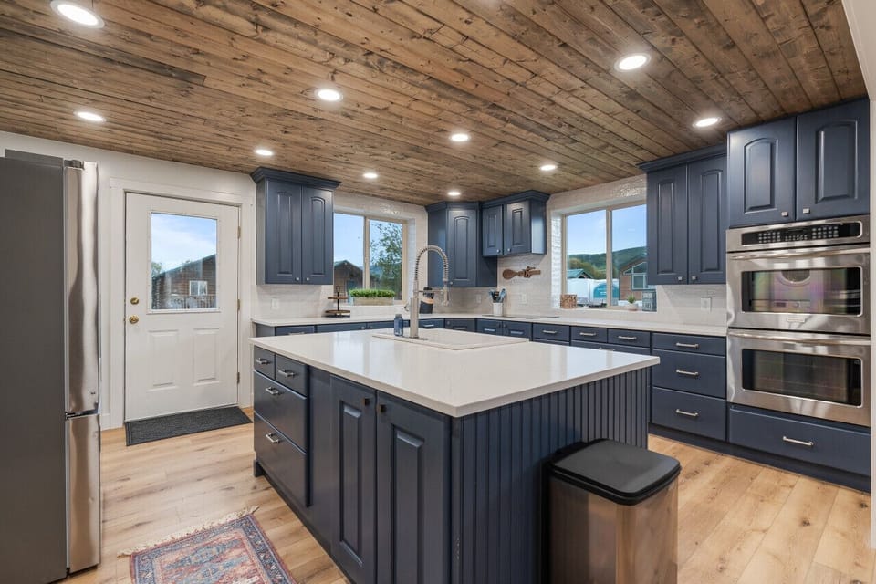 Mini Cabin Lodge Full Kitchen