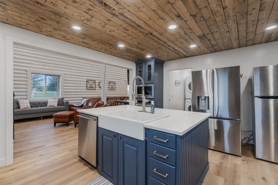 Mini Cabin Lodge Full Kitchen
