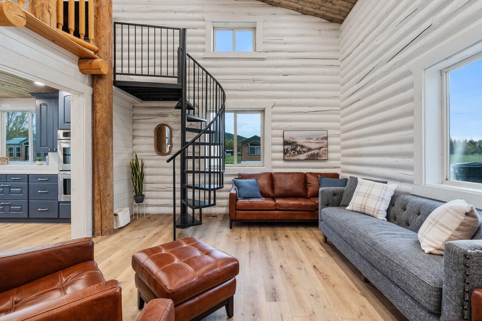 Mini Cabin Lodge Living Room