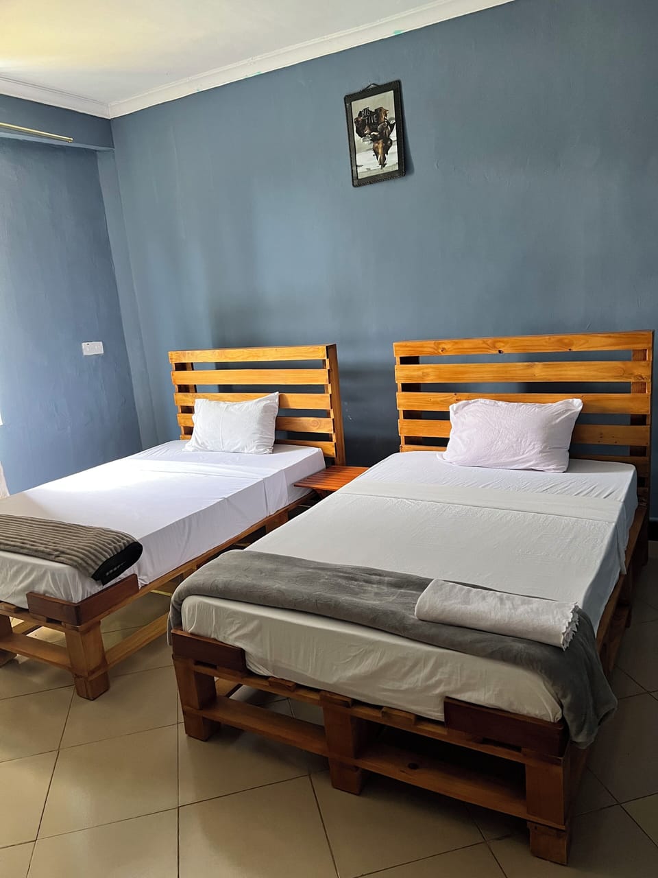 Standard Twin Room | Bathroom | Shower, rainfall showerhead, hair dryer, slippers