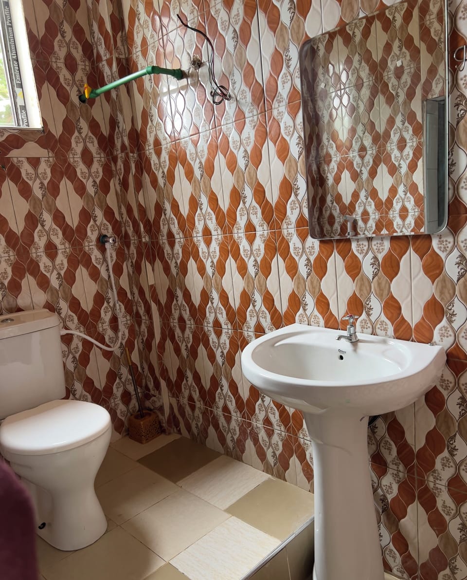 Standard Single Room | Bathroom | Shower, rainfall showerhead, hair dryer, slippers