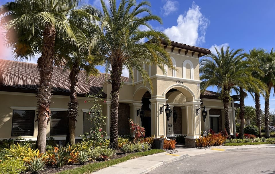 CLUBHOUSE