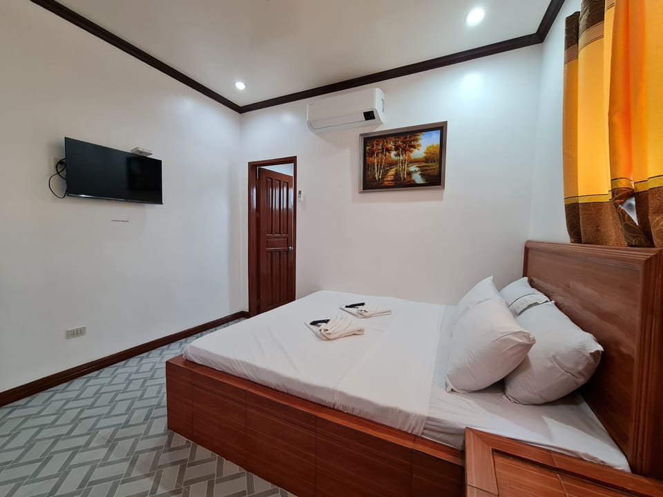 Deluxe Double Room | Iron/ironing board, free WiFi, bed sheets
