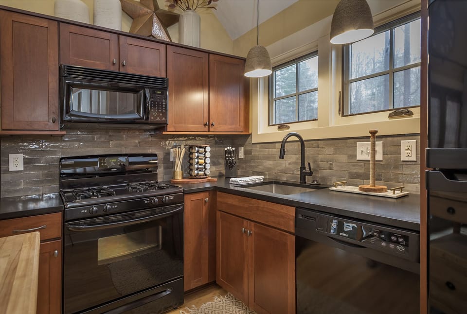 Kitchen complete with gas range, dishwasher & 2 types of coffeemakers (Keurig and Standard Drip).