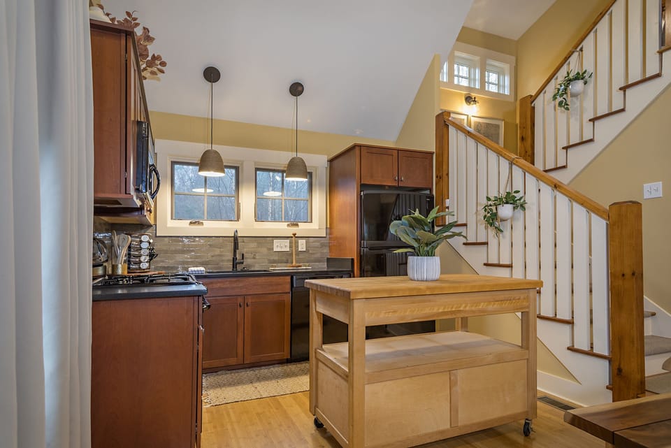 Kitchen complete with gas range, dishwasher & 2 types of coffeemakers (Keurig and Standard Drip).