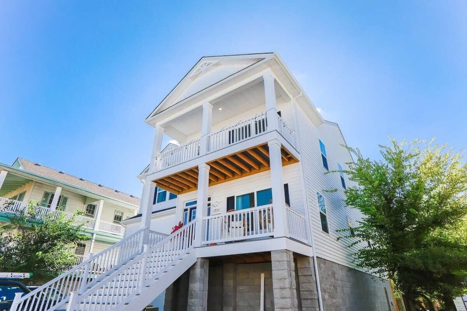 Oceanus Paradise Exterior