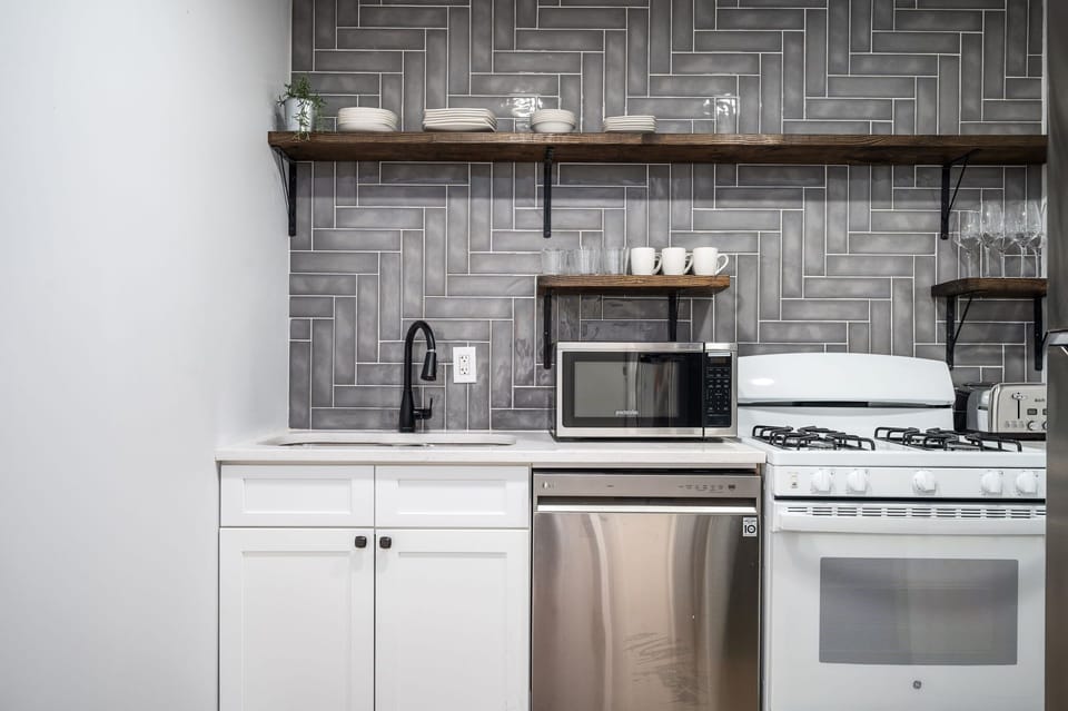 1607's Kitchen