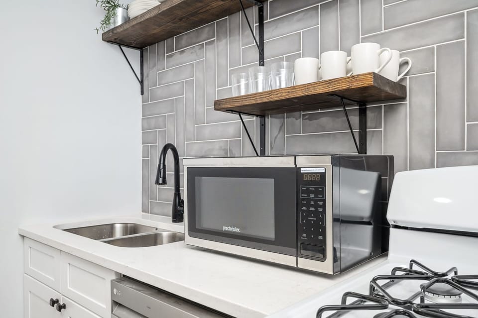 1607's Kitchen