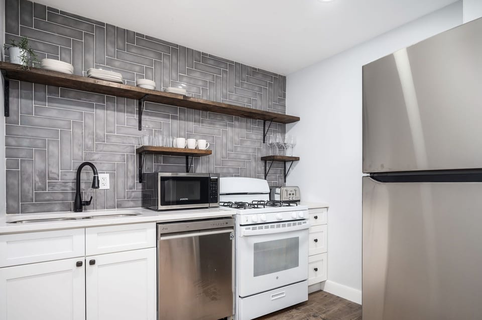 1607's Kitchen