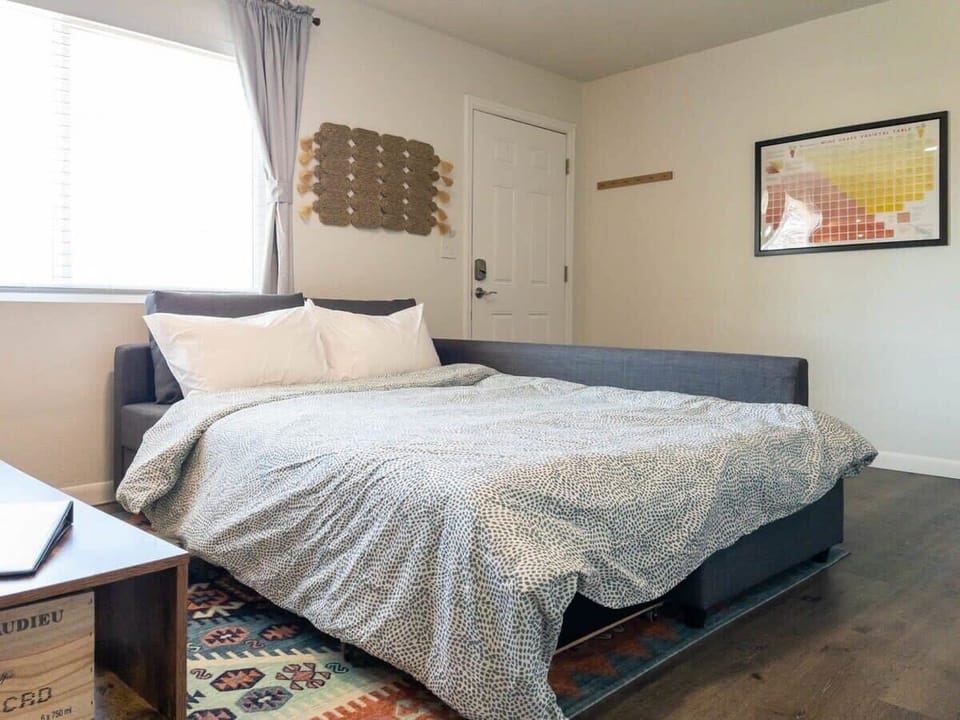 #StayInMyDistrict #BookDirect