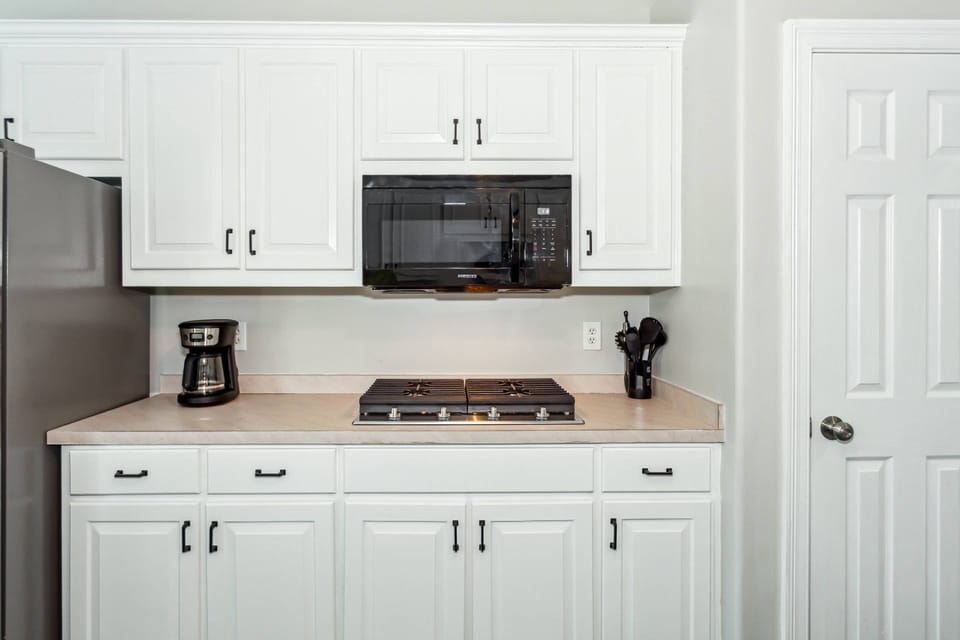 Gas top and microwave