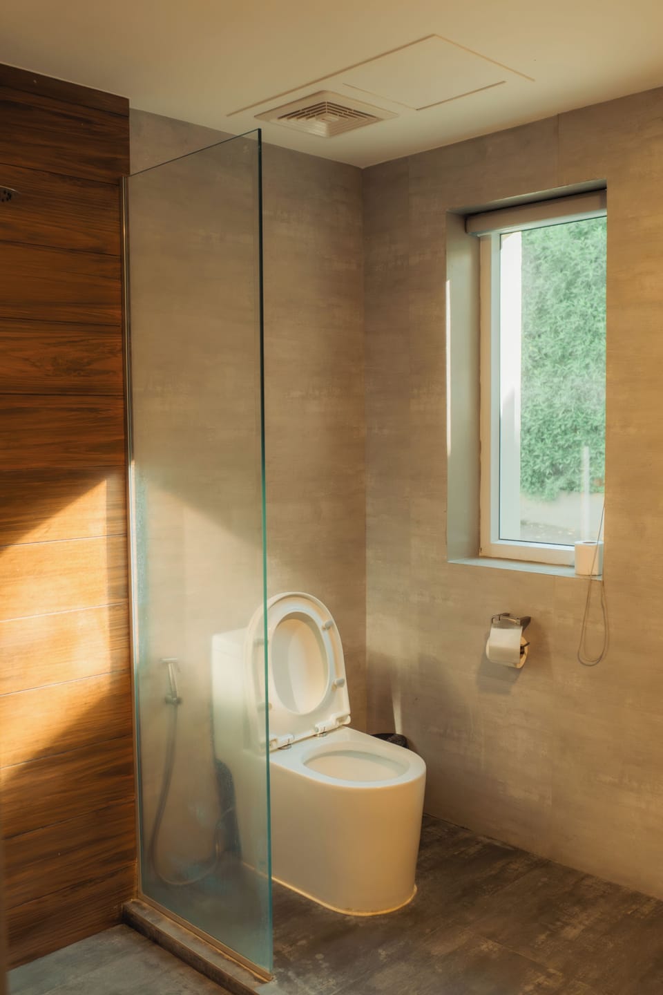 Premier Suite | Bathroom | Shower, rainfall showerhead, free toiletries, hair dryer