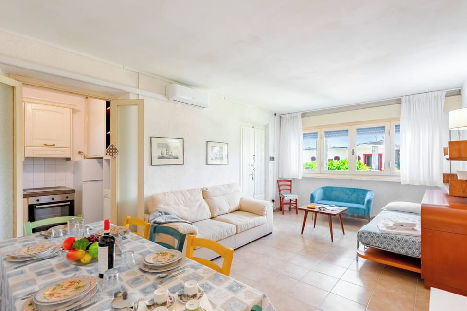 Family Apartment, 2 Bedrooms, Sea Facing (La Casina Del Pescatore On the Beach) | Living area | TV