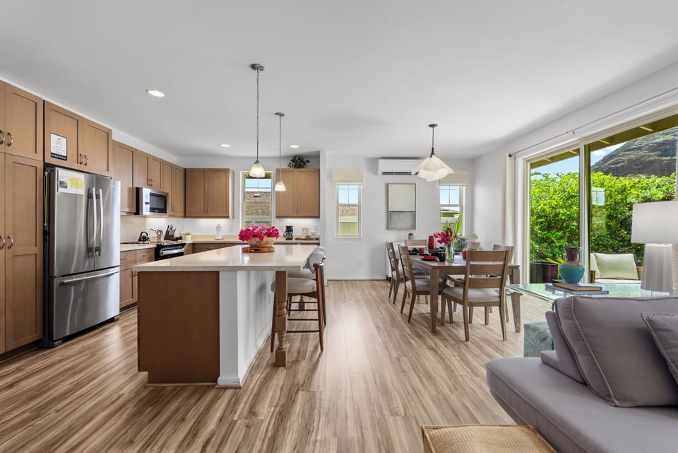 Open layout flows into the dining area and kitchen.