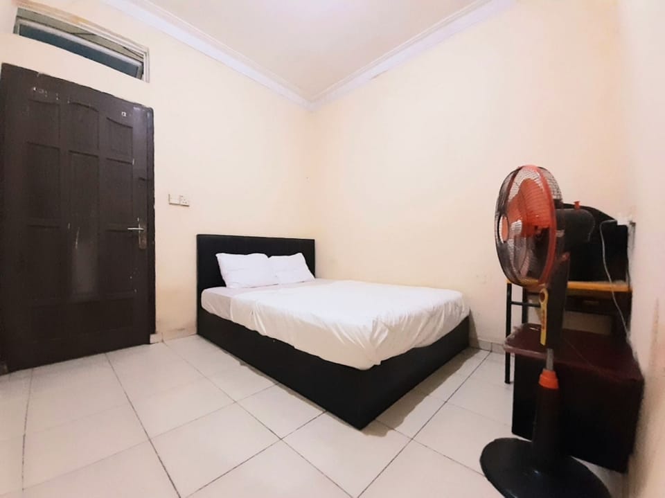 Basic Double Room | Laptop workspace, free WiFi, bed sheets
