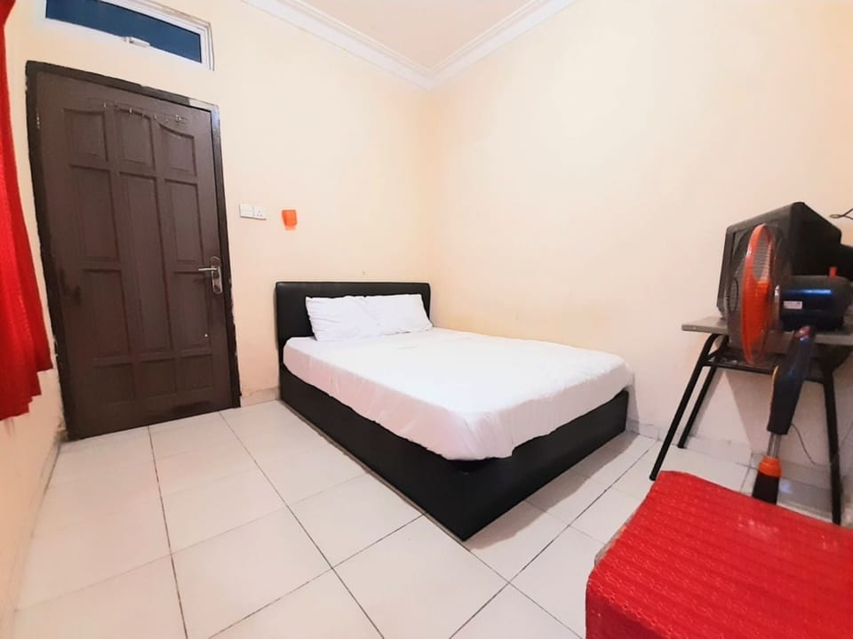 Basic Double Room | Laptop workspace, free WiFi, bed sheets