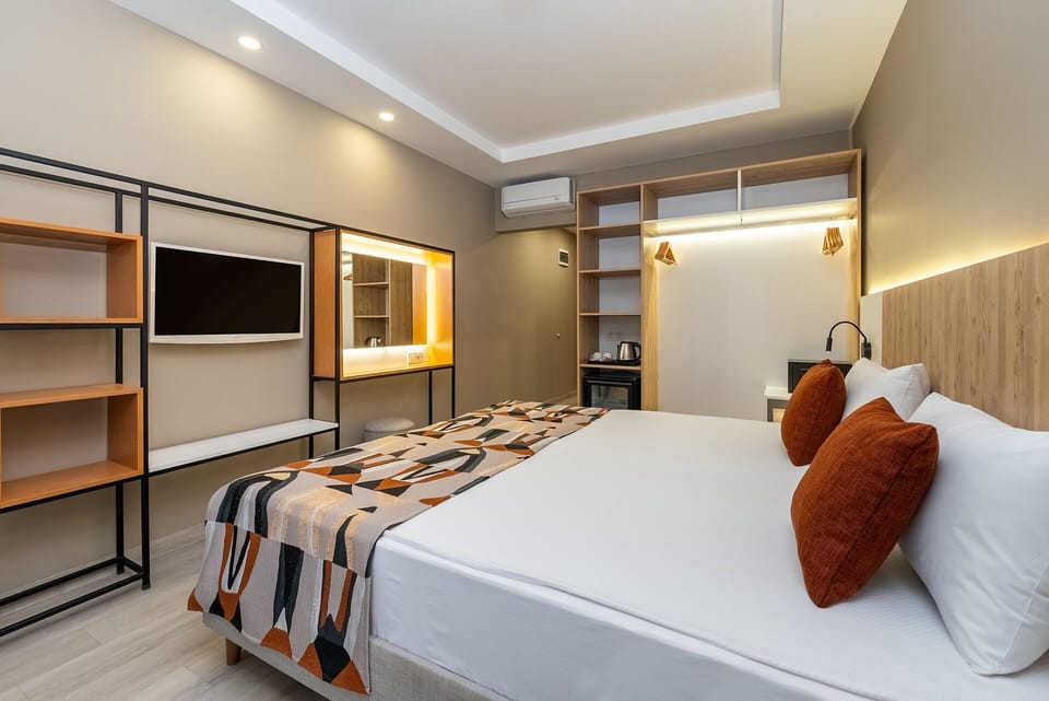 Superior Room | Free minibar, desk, soundproofing, free cribs/infant beds