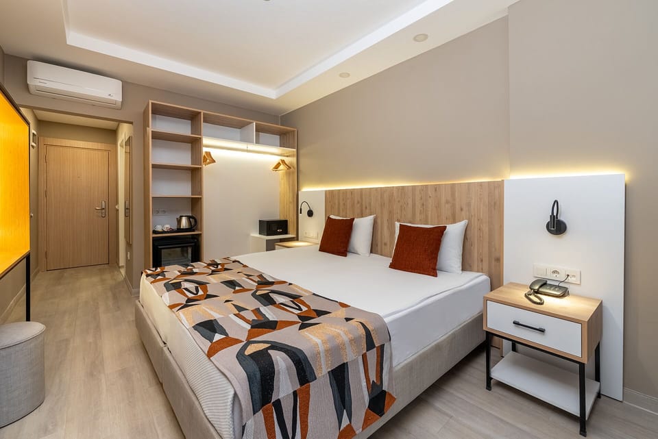 Superior Room | Free minibar, desk, soundproofing, free cribs/infant beds