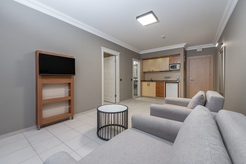 Free minibar, desk, soundproofing, free cribs/infant beds