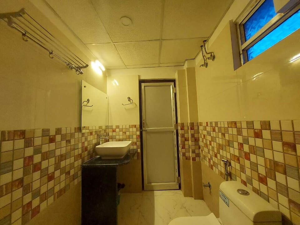 Business Double or Twin Room | Bathroom
