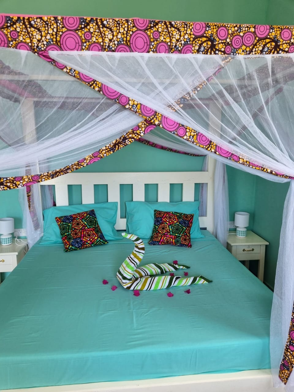 Desk, free WiFi, bed sheets